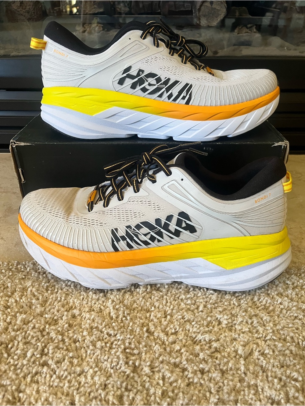 Men’s Hoka One Of One Shoes gently Worn Perfect Condition Size 11 White Yellow